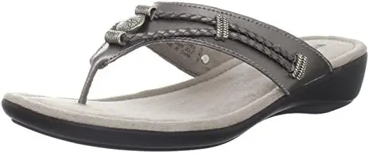 Minnetonka Silverthorne Leather Thong Sandals