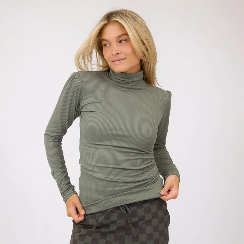 Tessa Long-Sleeve Layering Top in Olive