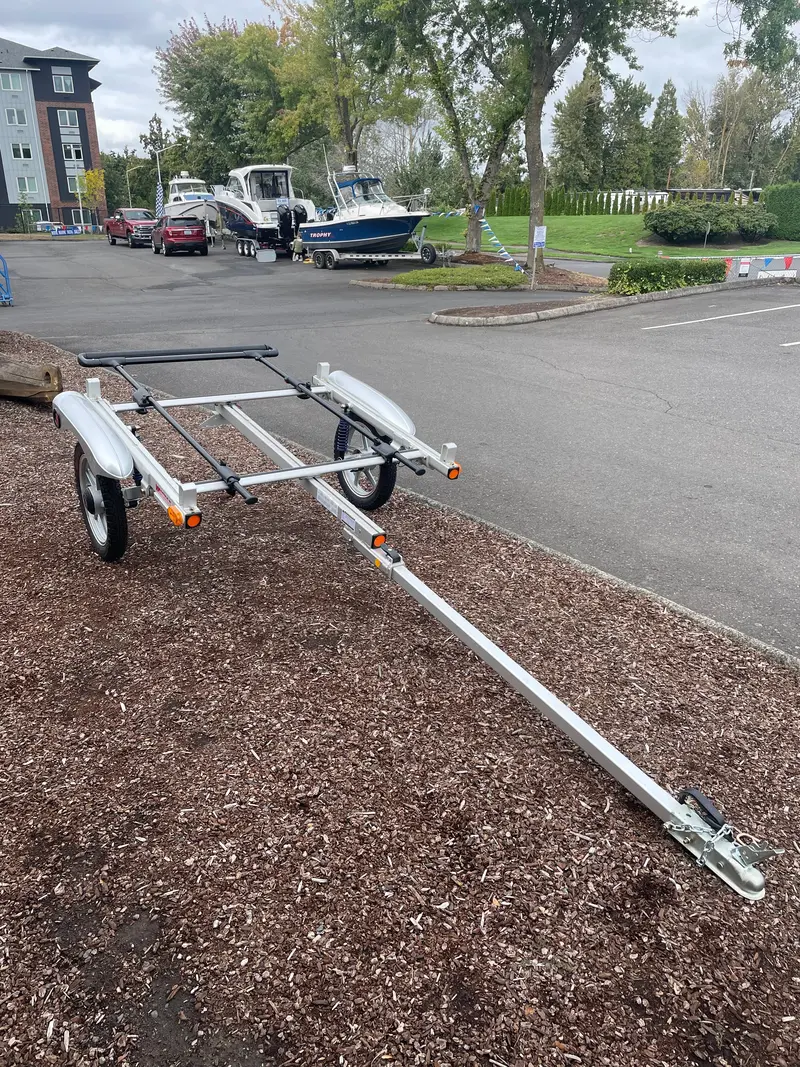 Yakima Rack N’ Roll Kayak Trailer with Roller Bar (Consignment)